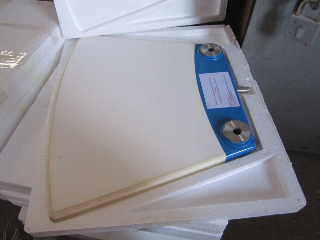 Industri Menggunakan Aluminium Trioxide Filtering Ceramics Disc Plate untuk Filter